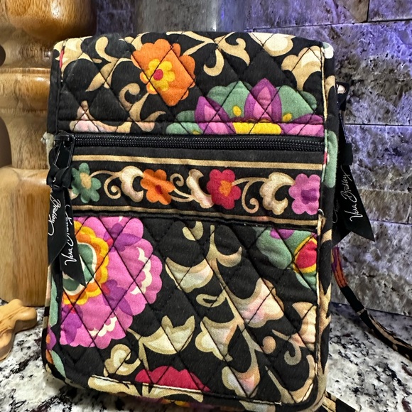 Vera Bradley Handbags - Vera Bradley  cross body bag. Great condition!
